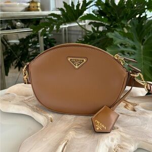 Never Worn - NEW Prada Tan leather crossbody Handbag